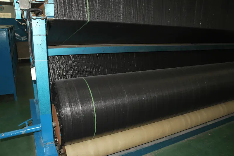 Black or green Flat yarn woven geotextile High strength good water permeability environmental protection M